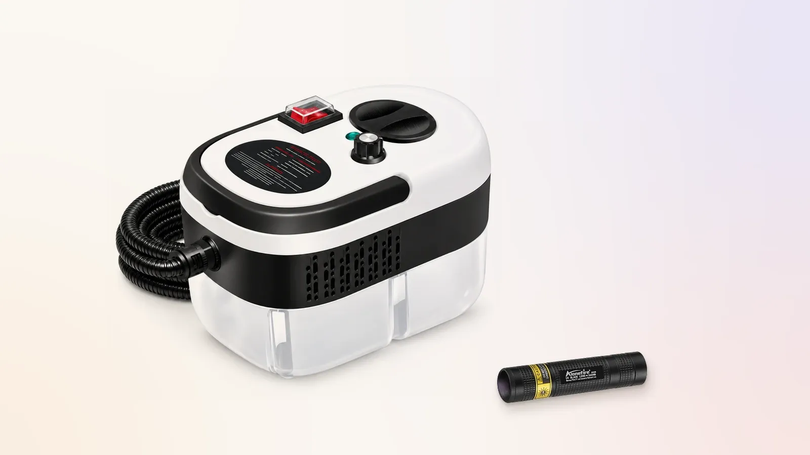 Le nettoyeur vapeur Anuisible et, devant lui, la lampe UV 365 nm offerte dans les formules
